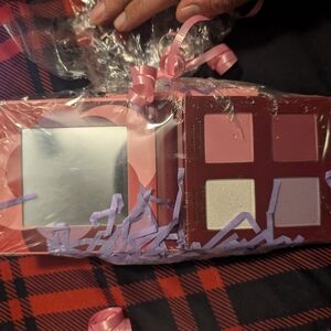 Eyeshadow Palette with Mirror - Pink and Purple Shades